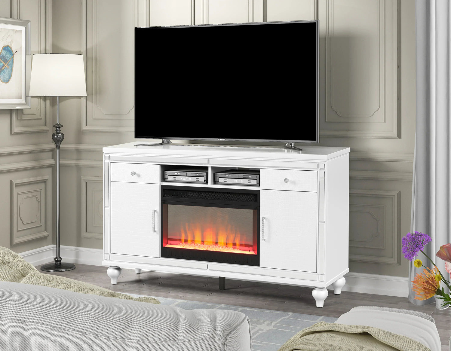 Mueble de TV con chimenea eléctrica en color blanco