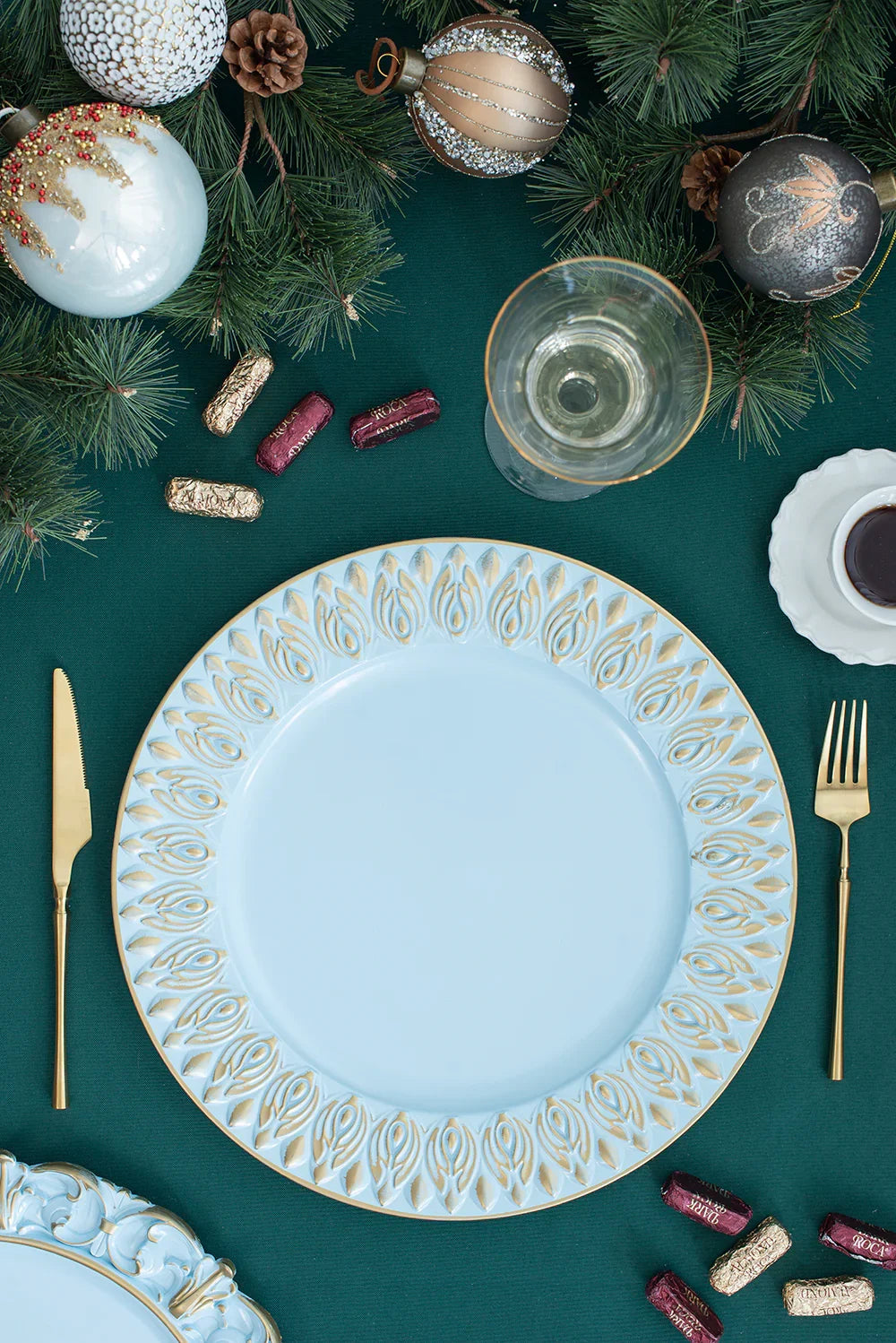 8 Pack Plastic Charger Plate, D14'